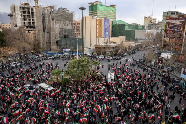 الحكومة الإيرانية دعت سكان طهران إلى مغادرة العاصمة مع الحفاظ على الهدوء
