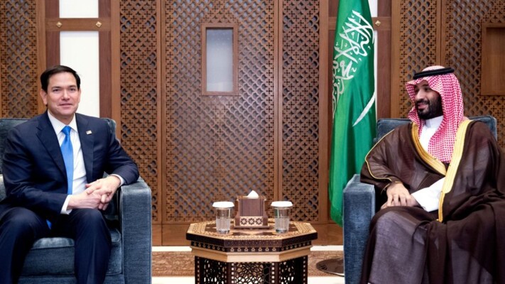 وول ستريت جورنال: السعودية تقود جبهة لإقناع البيت الأبيض بعدم توجيه ضربة لإيران