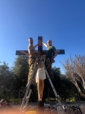 ميلوني: الكتيبة الإيطالية في "اليونيفيل" استبدلت تمثال المسيح الذي تعرّض للتخريب على أيدي جنود إسرائيليين في جنوب لبنان