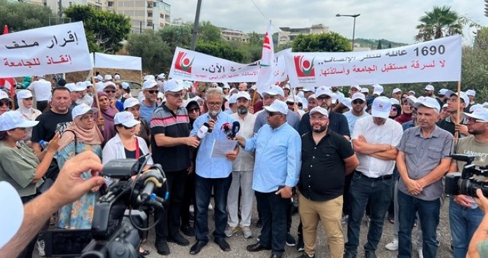 اعتصام لمتعاقدي الجامعة اللبنانية في بعبدا تزامنًا مع جلسة الحكومة للمطالبة بإقرار ملف التفرغ