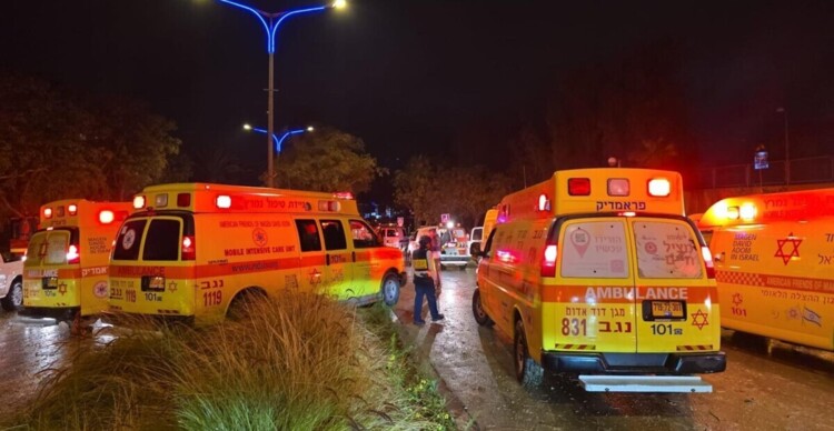 الإسعاف الإسرائيلي: إجلاء 8 أشخاص أصيبوا بجروح مختلفة جراء الهجوم الصاروخي لحزب الله على مناطق الشمال