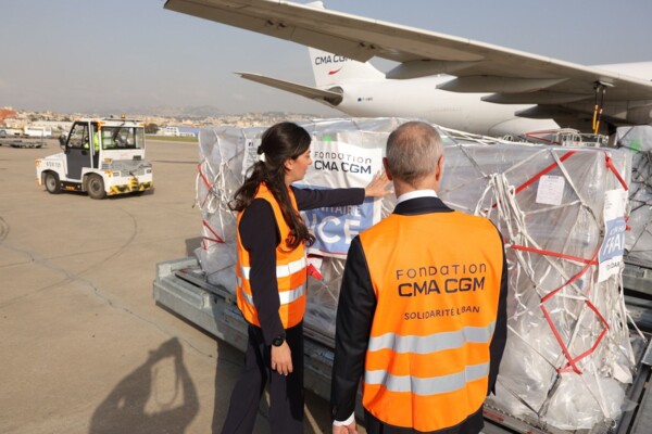 وصول الدفعة الأولى من المساعدات الانسانية الفرنسية بدعم من CMA CGM