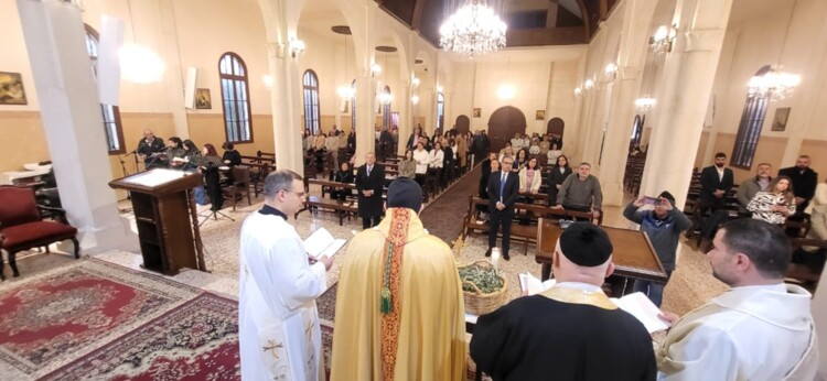 المطران العمار ترأس قداس ورتبة الشعانين: نصلي ليزرع السلام في القلوب والنفوس والأذهان