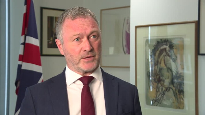 وزير بريطاني: ترامب يعبر عن موقفه الشخصي بخصوص مهلة إيران ولن ننجر للحرب