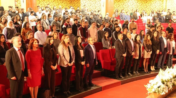 لقاء حواري في جامعة الحكمة يناقش دور الذكاء الاصطناعي في إعادة رسم مفهوم القيادة