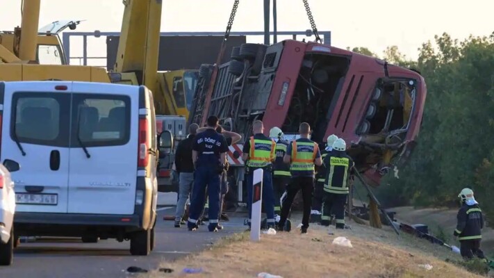 مقتل 12 وإصابة 10 على الأقل جراء انقلاب حافلة بولندية في المجر