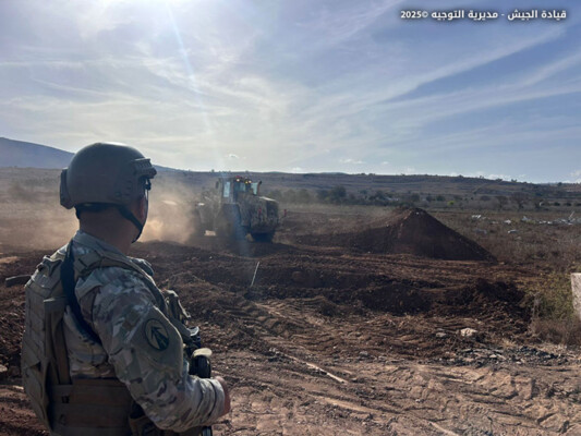 الجيش: إزالة مكعبات اسمنتية وسواتر ترابية أقامها العدو الإسرائيلي في خراج بلدة عيترون بنت جبيل