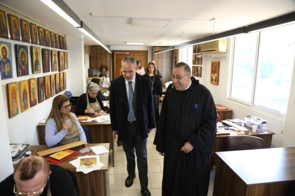 نقيب المحامين خلال تكريمه في المعهد الفني الأنطوني: آن الأوان لينهض لبنان على يد جماعات نخبوية