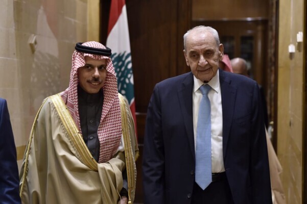 خارجية السعودية: فيصل بن فرحان جدد باتصال مع بري الدعم لاستقرار لبنان والأخير أشاد بدور السعودية وأكد التمسك باتفاق الطائف