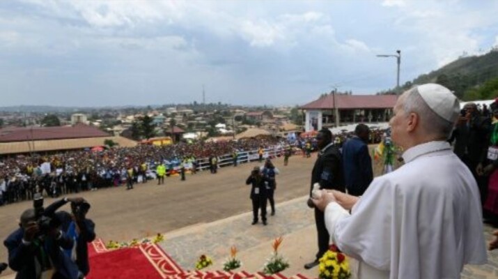 البابا لاوون ترأس لقاءً من أجل السلام في الكاميرون: العالم يدمره عدد قليل من الناس المتسلطين