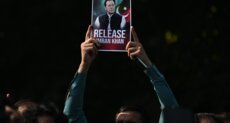 محامي عمران خان أكّد أن موكله فقد في سجنه معظم بصر إحدى عينيه