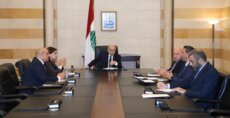 سلام ترأس اجتماعًا لتنسيق جهود العودة والتعافي وتسريع الإجراءات واستقبل سفير فرنسا