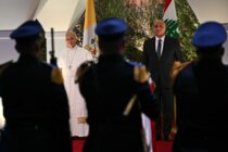 بدء مراسم استقبال البابا في مطار بيروت
