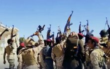 محافظ حضرموت في اليمن وصل إلى مطار سيئون بعد سيطرة القوات الحكومية عليه