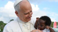 البابا لاوون الرابع عشر اختتم في غينيا الإستوائية جولته الإفريقية