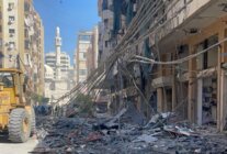 فرق الاشغال في بلدية حارة حريك وفرق الدفاع المدني تتابع أعمال فتح الطرقات وإزالة الركام من شوارع بئر العبد