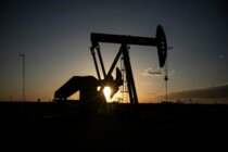 خام برنت تراجع بنسبة 5.26% ليهبط سعر البرميل إلى 79.36 دولار