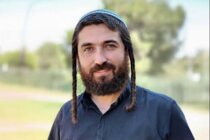 إذاعة الجيش الإسرائيلي: عضو الكنيست تسفي سوكوت يحطم رفقة مستوطنين نصبا تذكاريا فلسطينيا في قرية مادما بنابلس