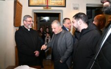 باسيل التقى قطاعات مهنية في زحلة وزار منزل الأب أبو مراد بعد إعلان تطويبه: صدي اتفق مع اصحاب المحطات على الزيادة