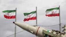 الحرس الثوري الإيراني أعلن عن استهداف قاعدة الصخير الجوية وميناء بن سلمان في البحرين وقاعدة عريفجان في الكويت