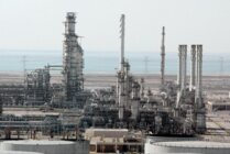 استهداف مصفاة رأس تنورة السعودية واندلاع حريق