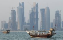 قطر تُعلّق الملاحة البحرية مؤقتا
