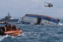 السلطات الإندونيسية تبحث لليوم الثالث عن 129 مفقودا جرّاء إتقلاب سفينة في بحر جاوة