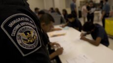 السلطات الأميركية احتجزت أسرة مصرية لعدة ساعات عقب الإفراج عنها