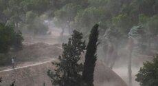 مقتل شخص وتحويل مسار 11 رحلة جوية جراء عاصفة قوية تضرب قبرص