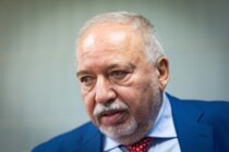 ليبرمان لنتانياهو: أنت كذبت بأن 