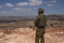 المتحدث باسم الجيش الاسرائيلي يدعي بانه قام بجولة ميدانية في جنوب لبنان وتحديدًا داخل أحد المواقع الأمامية أمام مدينة الخيام