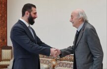 وصول جنبلاط إلى القصر الرئاسي في سوريا للقاء الشرع