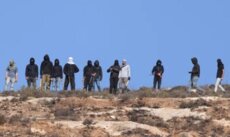 الجزيرة: مستوطنون يطلقون النار على منازل الفلسطينيين في خلة الحمص جنوب الخليل ويغلقون طريقا يؤدي إلى قرى في القدس