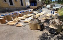 الجيش ضبط مصنعًا يحتوي على كمية كبيرة من المواد التي تستعمل لصناعة المخدرات بعد مداهمة في بلدتي ريحا وبوداي