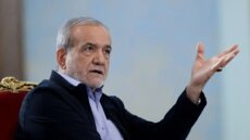 الرئيس الإيراني: أجريت لقاء جيدا جدا مع المرشد الأعلى استمر 7 ساعات وناقشنا فيه قضايا البلاد