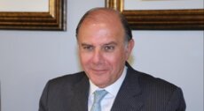 حاكم مصرف لبنان: لا أعتقد أن قانون الفجوة المالية سيصدر قبل 6 إلى 8 أشهر وأنا ضد بيع الذهب من دون إطار محدد