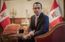 الكونغرس في بيرو يعزل ثالث رئيس للدولة على التوالي بسبب شبهات فساد