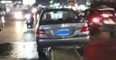 التحكم المروري: اصطدام سيارة بالفاصل الوسطي واستقرارها عليه على بوليفار سن الفيل