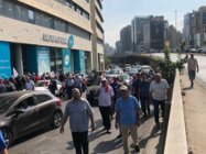 العسكريون المتقاعدون يقطعون الطريق عند 
