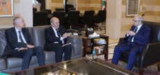 سلام بحث مع لودريان في نتائج مفاوضات واشنطن ومساعي وقف إطلاق النار