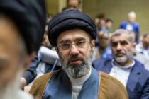 مسؤول ايراني: الإصابات التي تعرض لها مجتبى خامنئي جراء الغارات المعادية كانت