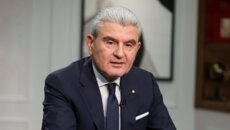 وزير الصناعة: طريقة النقاش داخل مجلس النواب مخزية ويبدو الدستور وجهة نظر