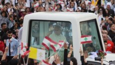 البابا لاوون وصل إلى مطار بيروت وبدء مراسم الوداع  قبل مغادرته إلى روما