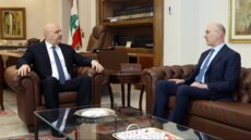 عون عرض مع الحجار التطورات جنوبًا وتسلم من عبدالساتر دعوة للمشاركة في قداس تكريس مذبح الطوباويين الدويهي والحويك