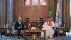الحجار التقى نظيره السعودي في مكة: لتكثيف الجهود المشتركة بما يسهم في دعم الاستقرار وصون الأمن