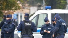 الشرطة البولندية توقف أوكرانيا بتهمة قتل شخص طعنا وإصابة أربعة