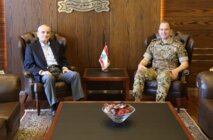 وزير الدفاع استقبل قائد الجيش وبحثا بالواقع الأمني والاعتداءات الإسرائيلية جنوبًا