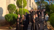 قداس وتطواف بذخائر القديسة رفقا في جربتا بمناسبة يوبيل تقديسها