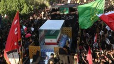 انتهاء مراسم تشييع السيد خامنئي في كربلاء ونقل الجثامين إلى النجف تمهيداً لإعادتها إلى مشهد