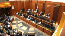 مجلس النواب أقر اقتراحين قانونيين يتعلقان بإعادة مسرّحين من الضابطة الجمركية وتعديل قانون حماية المستهلك